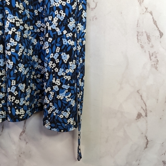Leota Dress Size Medium Petite Faux Wrap Blue Stretch Floral Bell Sleeve Belted - Picture 5 of 10